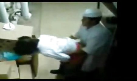 یک مالاتو زیبا یک کودک لاغر جوان را پوشانده و بیدمشک او را تپش دانلود بهترین فیلم سکسی دنیا می دهد
