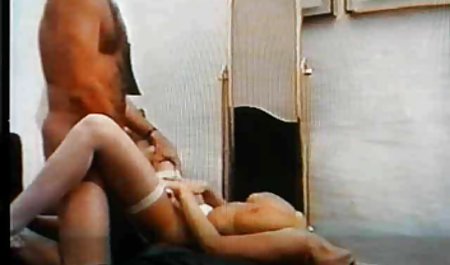 سوار کابوی Busty یک رودو آماده می کند و سرویس غرفه را بازیگران سکسی دنیا سوار می کند