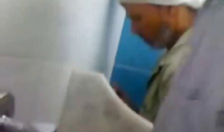 مرد جوانی که برای کار سکسی ترین فیلم های دنیا زود به خانه برگشته ، پدر بالغ خود را هنگام تلاش برای گرفتن یک شکاف سکسی پیدا می کند ، که بسیار مخالف داشتن رابطه جنسی گروه بد است و با هر دو مرد راحت است