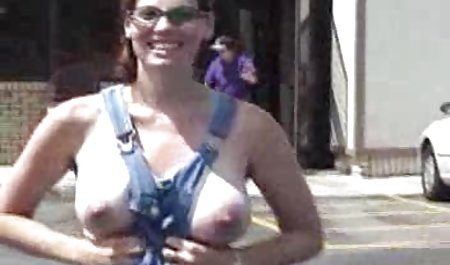 عوضی جوان گربه را با dildo قرمز جلب می فیلم بهترین سکس دنیا کند